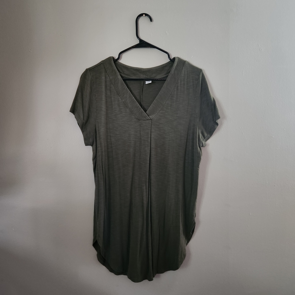 Old Navy Olive Short Sleeve V-Neck Tee